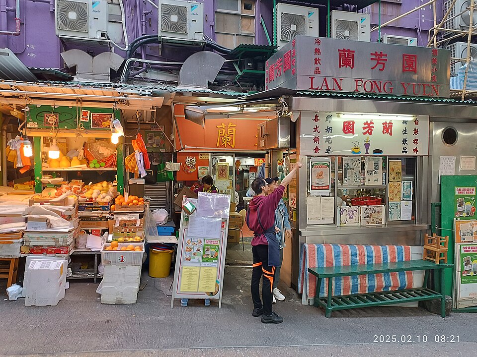 Silk-stocking milk tea at Lan Fong Yuen, Central